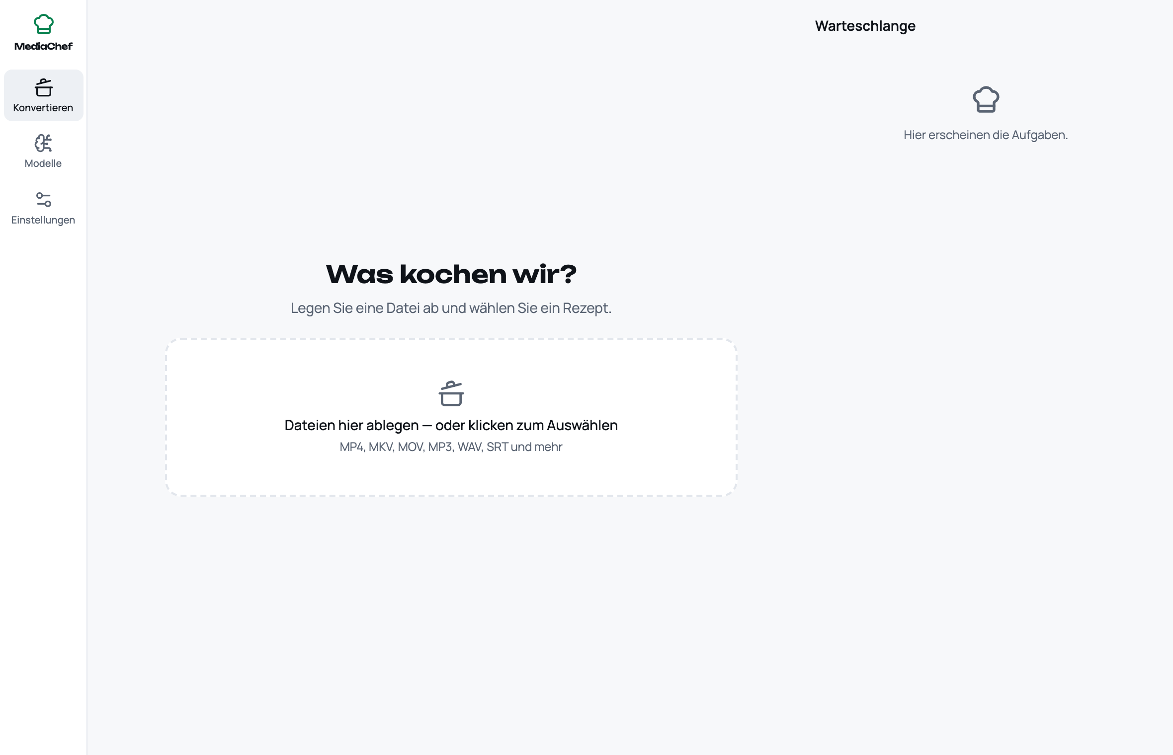MediaChef bereit zum Konvertieren: die Arbeitsfläche wartet auf eine Videodatei, rechts die Warteschlange.